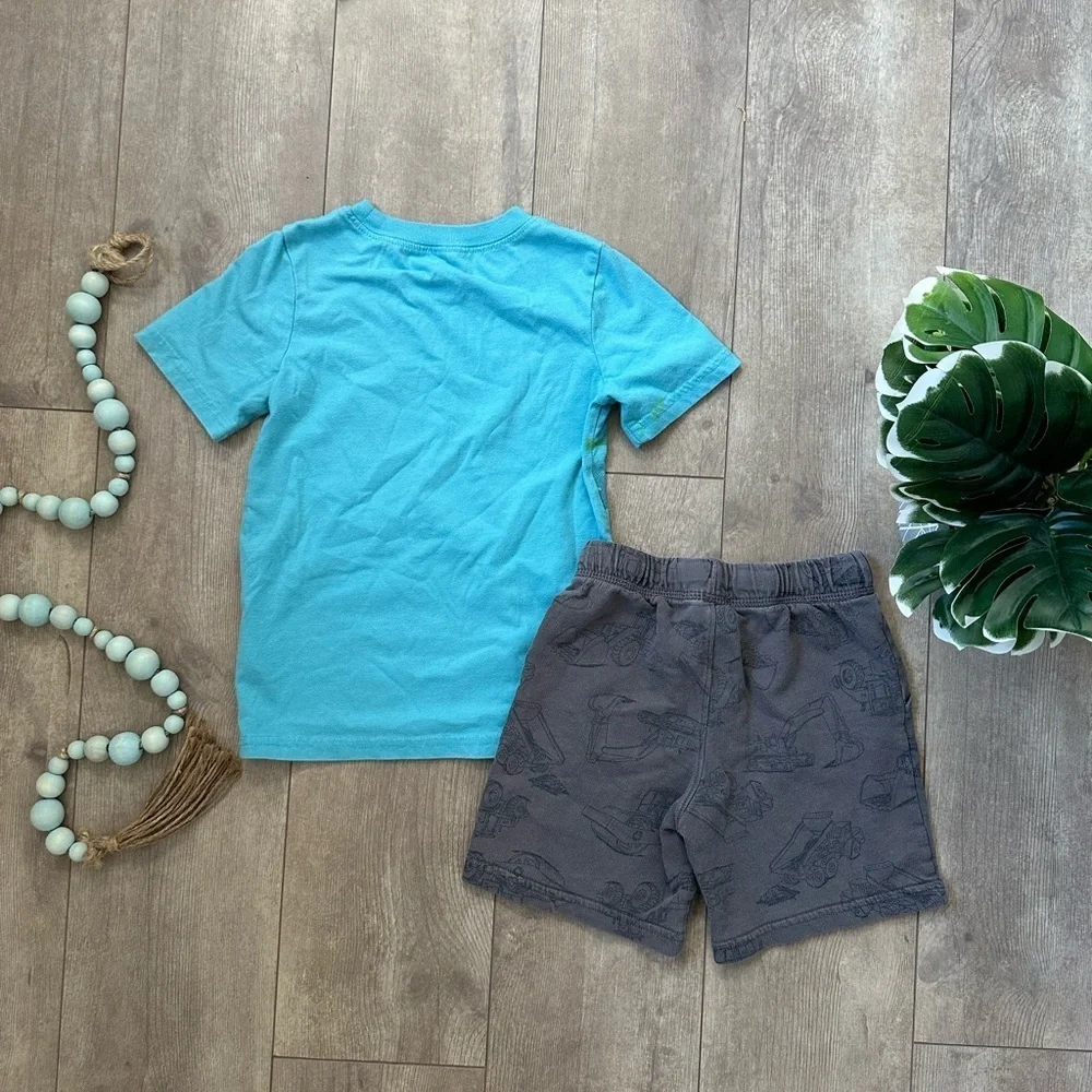 Carter’s 4T Toddler Boy Blue Shark T-Shirt & Gray Construction Sweat Shorts Set
